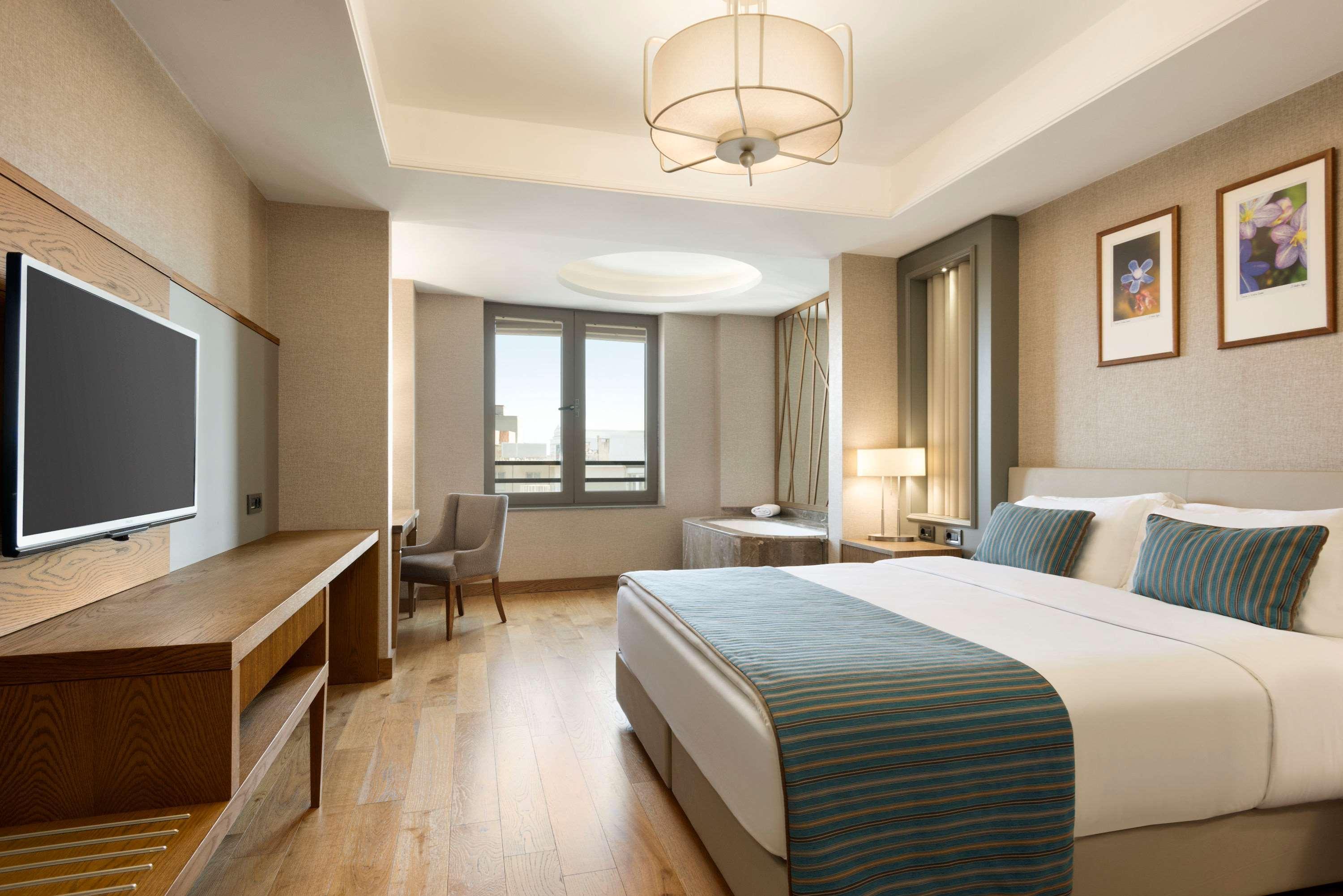 Ramada Hotel & Suites Adana Eksteriør bilde
