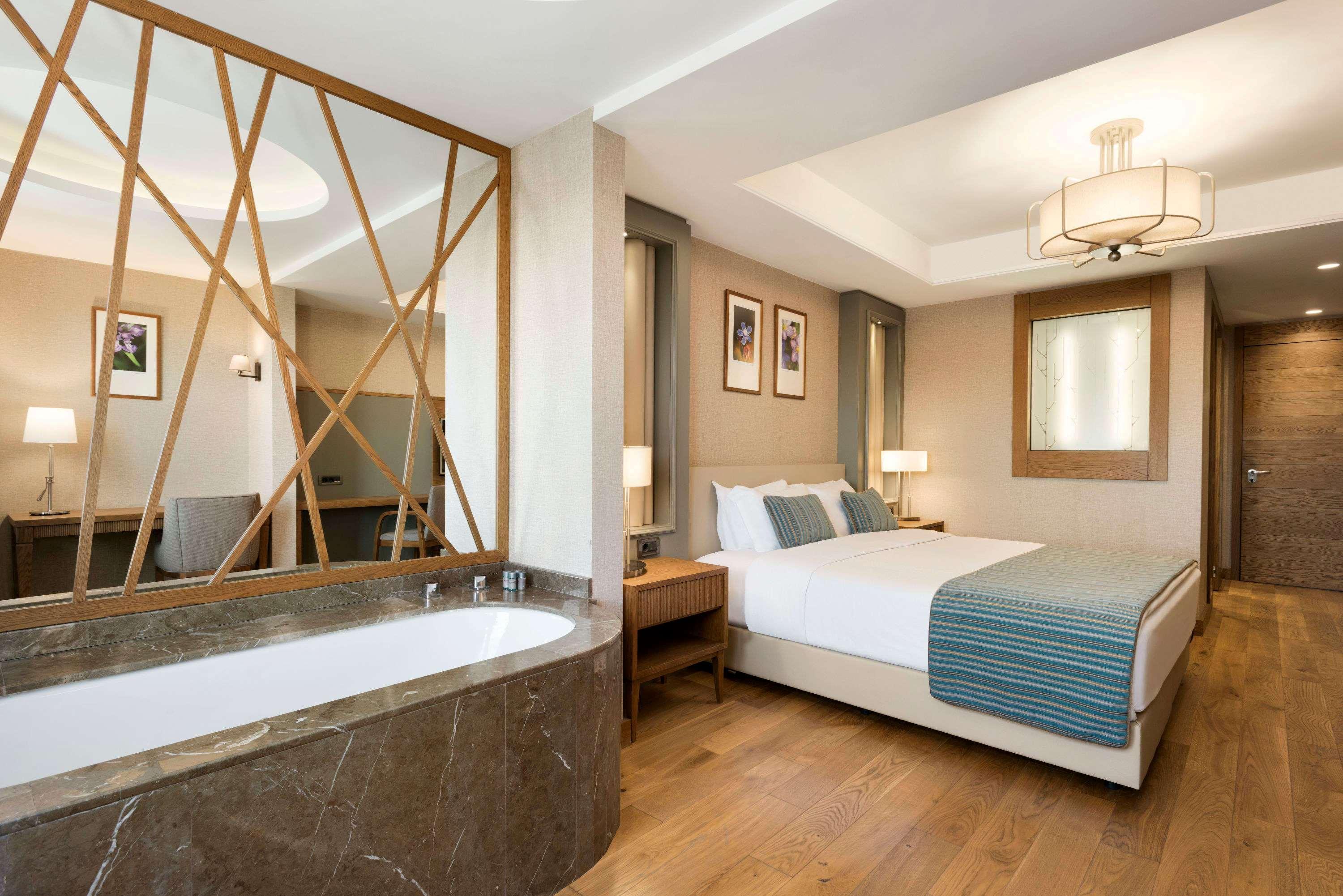 Ramada Hotel & Suites Adana Eksteriør bilde