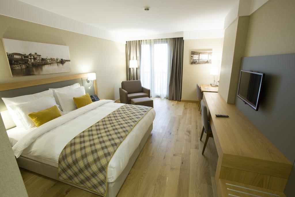Ramada Hotel & Suites Adana Eksteriør bilde