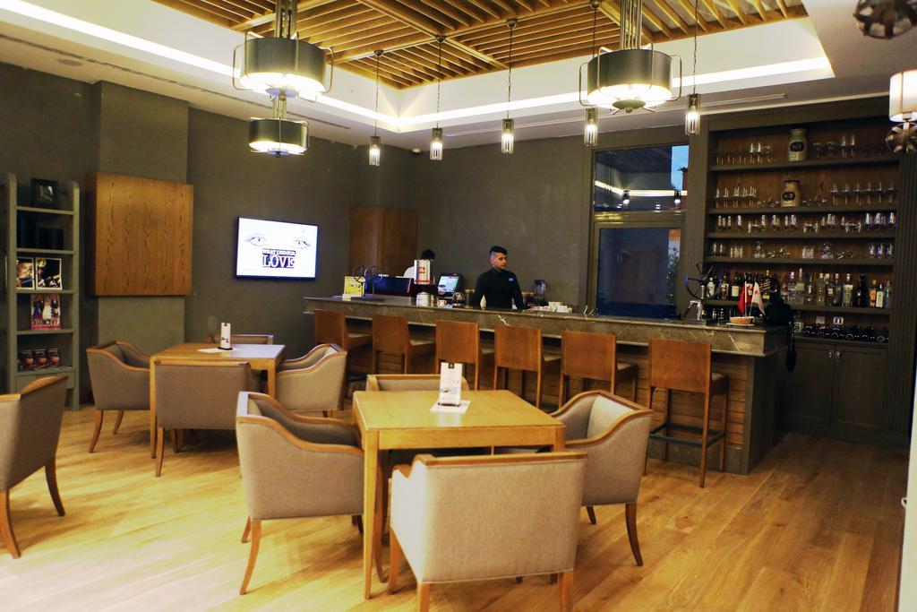 Ramada Hotel & Suites Adana Eksteriør bilde