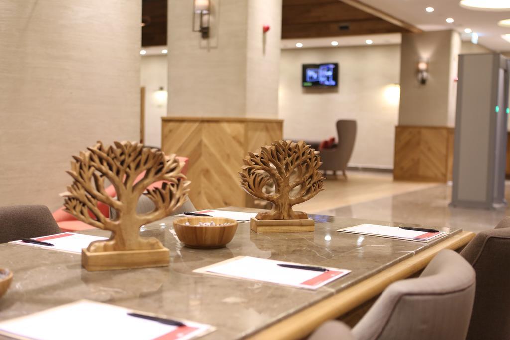 Ramada Hotel & Suites Adana Eksteriør bilde