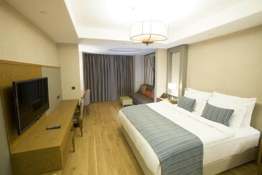 Ramada Hotel & Suites Adana Eksteriør bilde