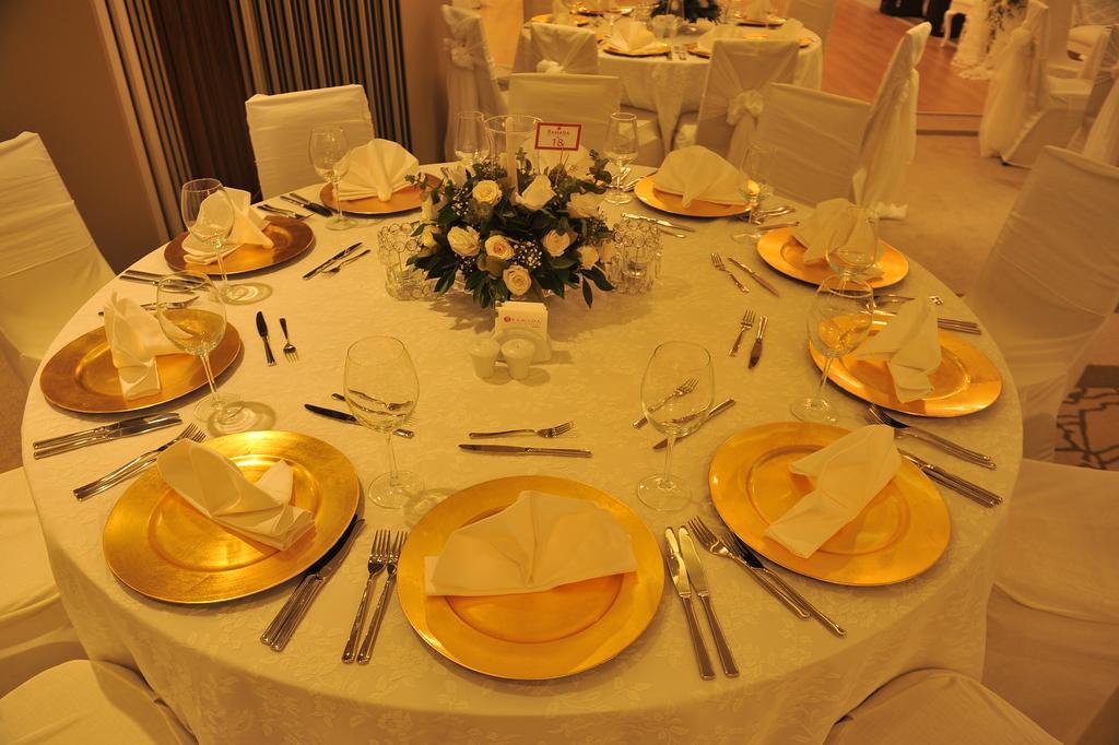 Ramada Hotel & Suites Adana Eksteriør bilde