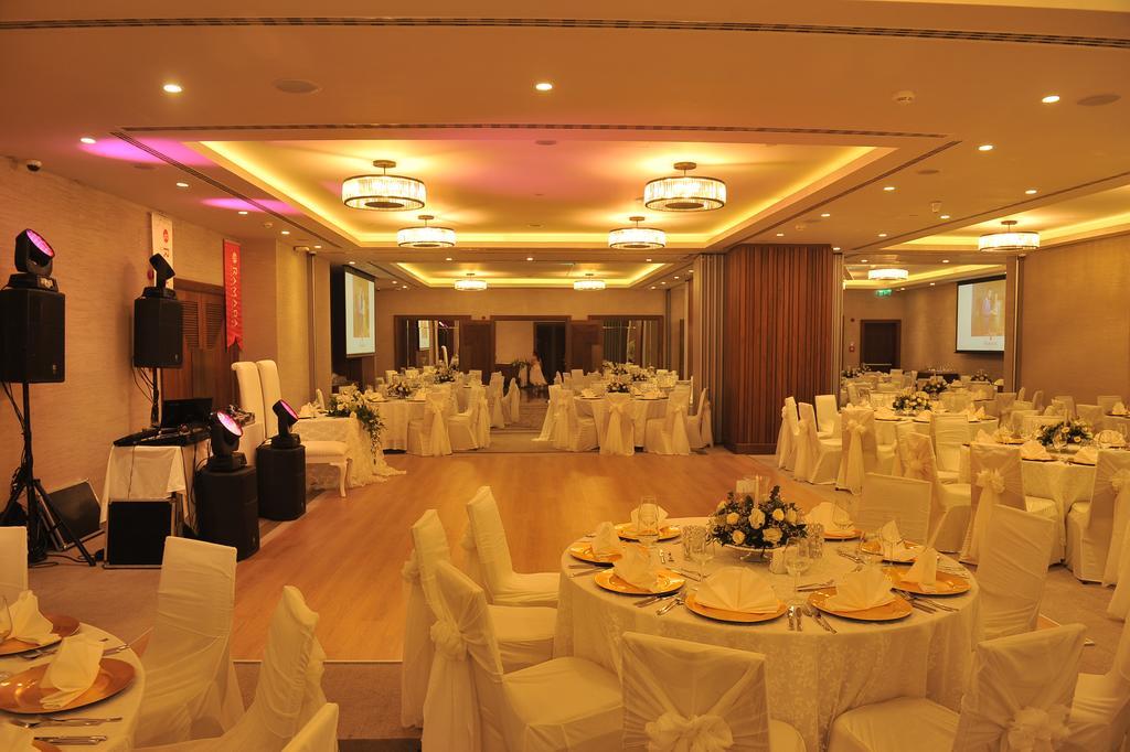 Ramada Hotel & Suites Adana Eksteriør bilde