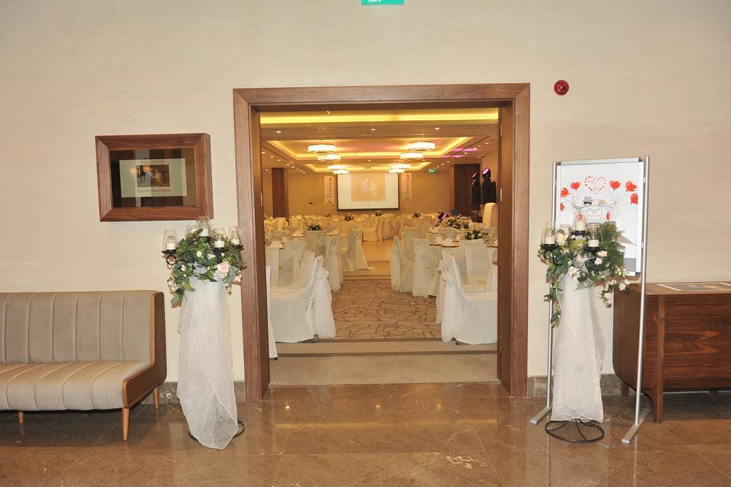 Ramada Hotel & Suites Adana Eksteriør bilde