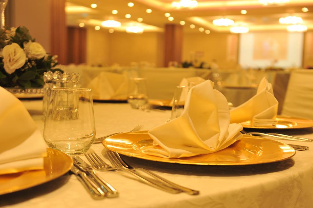 Ramada Hotel & Suites Adana Eksteriør bilde