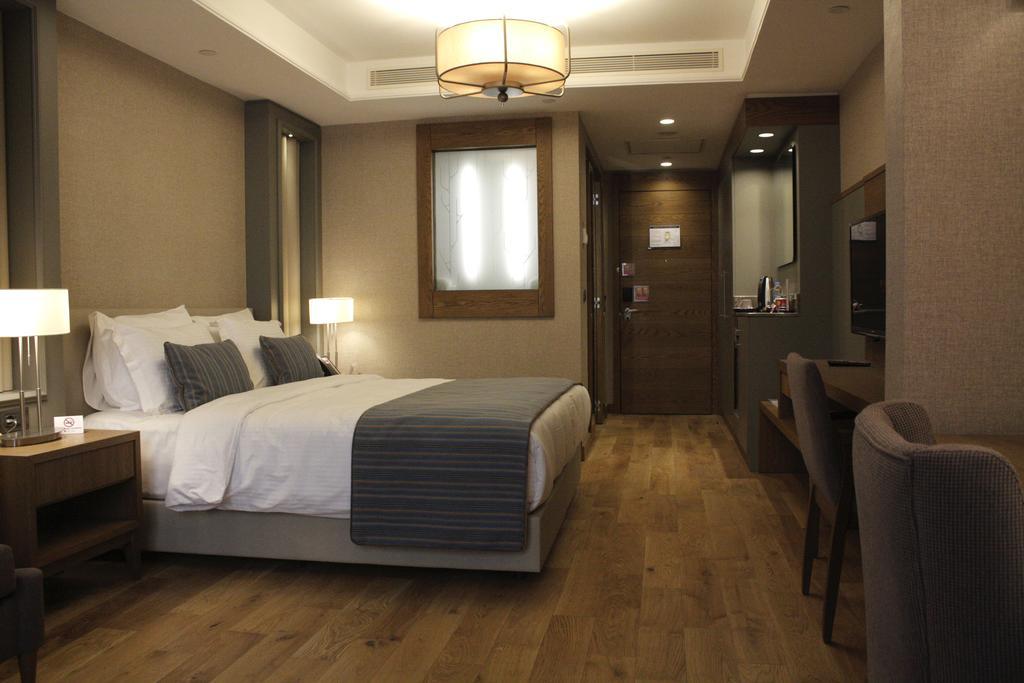 Ramada Hotel & Suites Adana Eksteriør bilde